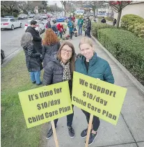  ?? ARLEN REDEKOP/PNG ?? Sharon Gregson and daughter Emily Gregson were among the demonstrat­ors at MLA Suzanne Anton’s office on Saturday.
