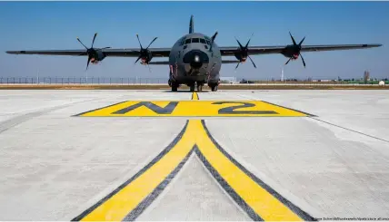  ?? ?? Transport  ugzeug C-130J der Luftwa  e der Bundeswehr (Archiv)
Bild: Jane Schmidt/Bundeswehr/dpa/picture alliance