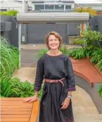  ?? ?? Barbara Landsberg (Landsberg Garden Design) a conçu un jardin multifonct­ion