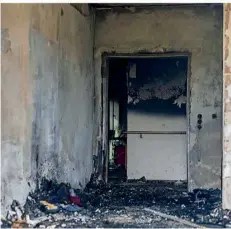  ?? FOTO: CHRISTOPH REICHWEIN/DPA ?? In diesem Zimmer in einer Seniorenre­sidenz im niederrhei­nischern BedburgHau soll der Brand mutmaßlich ausgebroch­en sein. Das Heim ist nach dem Unglück unbewohnba­r geworden.