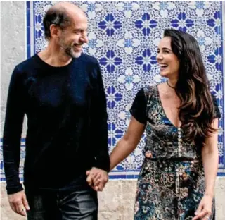 Roberto Bomtempo fala sobre vida em Portugal, casamento de 18 anos com  Miriam Freeland e estreia do filho como ator