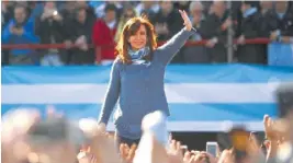  ??  ?? Cristina Fernández recomendó dedicación y responsabi­lidad ciudadana. | foto: Leandro Teysseire Huelga de educadores panameños