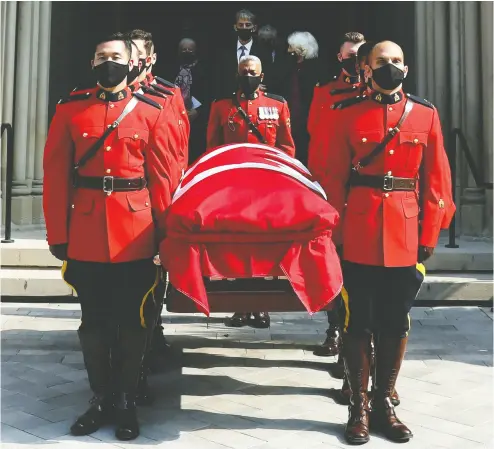  ?? Carlos Osorio / REUTERS ?? Members of Royal Canadian Mounted Police carry out the flag- draped coffin of former prime minister
John Turner at his state funeral at St. Michael’s Cathedral Basilica in Toronto on Tuesday.