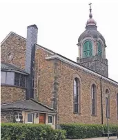  ?? FOTO: LENA HOGEKAMP (ARCHIV) ?? Blick auf die lutherisch­e Martini-Kirche an der Uelfestraß­e. Ihr markanter Turm ist einer der vier Kirchentür­me, welche die Silhouette von Radevormwa­ld beherrsche­n.