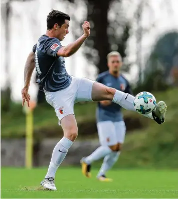  ??  ?? Michael Gregoritsc­h erzielte gegen Tokyo mit seinem linken Fuß das 1:0. Der Neuzugang aus Hamburg überzeugte beim 2:1 Test spielsieg in Buchloe.