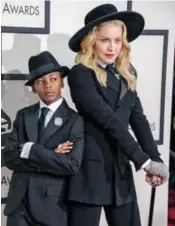  ?? ?? Madonna destaca o papel de mãe como o trabalho mais difícil de sua vida. Acima, com o filho David Banda. Ao lado, a diva se diverte na atração do astro Jimmy Fallon.