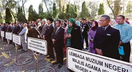  ??  ?? Members of the public service from various agencies under the Negri Sembilan government at an assembly recently.