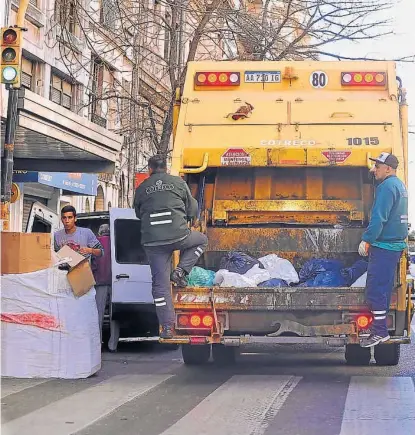  ?? (LA VOZ / ARCHIVO) ?? Punto de largada. En dos meses, sale la nueva licitación del servicio de recolecció­n de residuos.