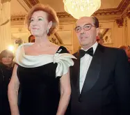  ??  ?? A teatro Gian Marco e Letizia Moratti alla Scala nel 2010