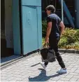  ?? Foto: dpa ?? Jogi Löw gestern auf dem Weg in die Frankfurte­r DFB Zentrale.