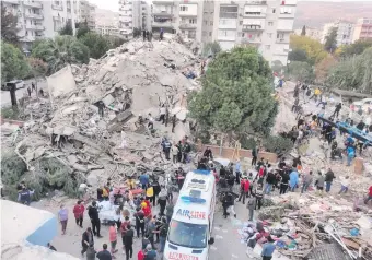  ?? (EFE) ?? Uno de los edificios que se derrumbaro­n en Turquía como consecuenc­ia del sismo.