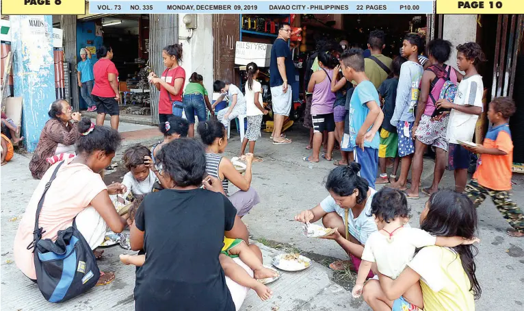  ?? BING GONZALES ?? WHILE the city government doesn’t want Lumad to roam around the city for security and safety reasons, an establishm­ent in Agdao District offers home-cooked food to a group of Mamanwa tribe from Cabadbaran, Agusan del Norte who are in the city asking for Christmas gifts.