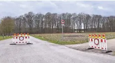  ?? FOTO: SASCHA RIXKENS ?? In den Mönchengla­dbacher Ortschafte­n Koch (Foto) und Broich-Peel wurden wegen der Bombenents­chärfung im JHQ Straßen gesperrt.