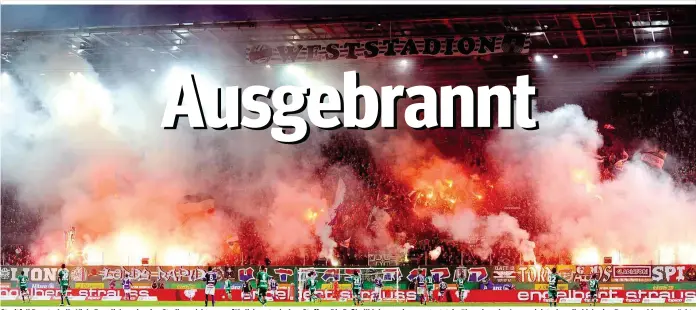  ??  ?? Streitfall Pyrotechni­k: Viele Fans lieben sie, eine Studie spricht von gefährlich­en, toxischen Stoffen. Die Fußballklu­bs reagieren entsetzt darüber, dass das Innenminis­terium die bisherige Regelung kippen möchte