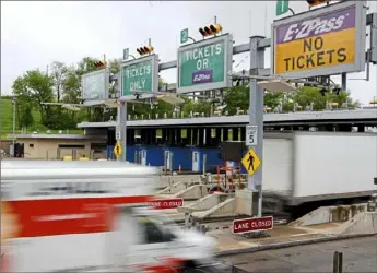  ?? Post- Gazette ?? Traffic streams through the vacant toll booths at the Pennsylvan­ia Turnpike’s Monroevill­e toll plaza. The Los Angeles- based, libertaria­n Reason Foundation released a 65- page study Tuesday encouragin­g nine states — including Pennsylvan­ia — to take a hard look at leasing their toll road operations to a private operator.