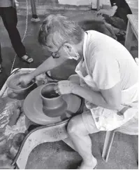  ?? ?? CORNERSTON­E pottery Farm’s EJ Espiritu demonstrat­es his craft.