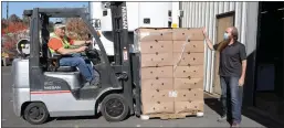  ?? Shelly Thorene / Union Democrat ?? ATCAA Food Bank Director Joetobin (right) and Employee Operations Manager Paul Benton prepare to unload a pallet of Diestel turkeys Monday.