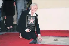  ??  ?? En enero de 2009 Glenn Close recibió su estrella en el Paseo de la Fama de Hollywood.