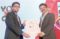  ??  ?? Epitom Founder/director Ragulan Tharmakula­singham receives Best Global Training and Developmen­t Leadership Award at the World HRD Congress