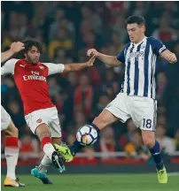  ?? AP ?? West Bromwich Albion’s Gareth Barry (right) in action with Arsenal’s Mohamed Elnenar in a Premier League match. —
