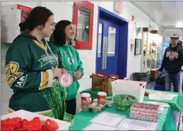  ?? ?? Mariko and Bernadine Boulet talk with people who came out Sunday to support Green Shirt Day at the Logan Boulet Arena.