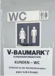  ?? FOTOS: ULRICH WEIGEL ?? Manche Geschäfte – wie Rewe in Sonthofen (links) und der V-Baumarkt in Immenstadt (rechts) – bieten ihren Kunden als Service auch eine Toilette.