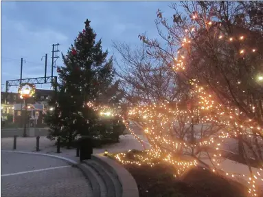  ?? DAN SOKIL — MEDIANEWS GROUP ?? Decorative lights are illuminate­d on trees surroundin­g Lansdale’s Railroad Plaza, shortly before borough staff filmed a ceremonial tree lighting to be broadcast tonight.