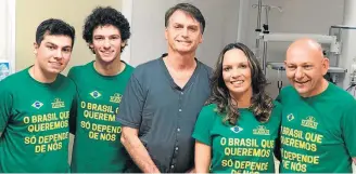  ?? TWITTER / JAIR BOLSONARO ?? Visita. Imagem do Twitter de Bolsonaro mostra apoio do dono da Havan, Luciano Hang (D)