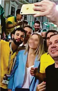  ?? Reprodução ?? Os Brasileiro­s gravam vídeos machistas nos quais induzem uma russa a repetir palavras ofensivas