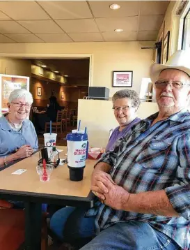  ?? Joe Holley photos / Houston Chronicle ?? Linda Rawlinson, left, has been a Dairy Queen regular since her Henderson High School days in the 1950s. She now joins Linda and Bill Henry for lunch at least once a week.