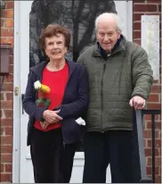  ?? PHOTO BY SUE SUCHYTA ?? Southgate residents Mariann and Don Jeffrey, both 92 years old, celebrated their 75th wedding anniversar­y at home.