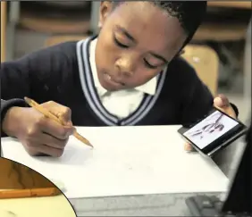  ?? PICTURE: NQOBILE MBONAMBI/ AFRICAN NEWS AGENCY (ANA) ?? Lungelo Mjwara, 12, is an upcoming artist with a passion for unity.