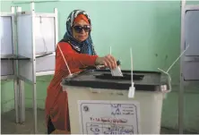  ?? Salah Malkawi / Getty Images ?? An Egyptian woman casts her vote in a Cairo polling station on the first day of the three-day the presidenti­al elections.