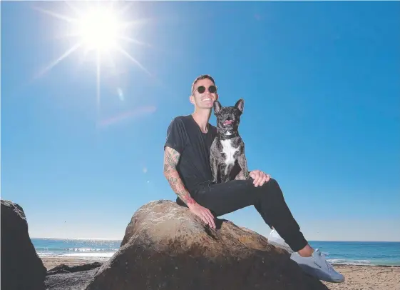  ?? Picture: GLENN HAMPSON ?? Gold Coast producer Paces (aka Mike Perry) at Palm Beach with dog Chilli. Paces will release his second album ZAG on August 24.