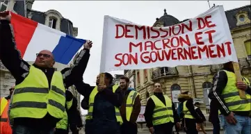  ?? (Photo AFP) ?? Bientôt deux mois de contestati­on et des revendicat­ions qui s’enracinent...