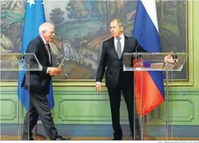  ?? EFE / MININSTERI­O RUSO DE AAEE ?? Josep Borrell y Serguei Lavrov en rueda de prensa conjunta ayer en Moscú.