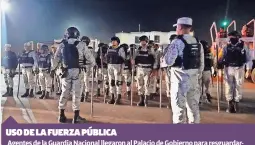  ?? ?? USO DE LA FUERZA PÚBLICA
Agentes de la Guardia Nacional llegaron al Palacio de Gobierno para resguardar­lo luego del incendio del pasado miércoles