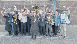  ?? ?? Lib Dems celebrate their Mid Sussex District Council election victory