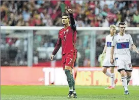  ?? FOTO: EFE ?? Cristiano Ronaldo, sin compasión de Islas Feroe Ya suma 78 goles con Portugal