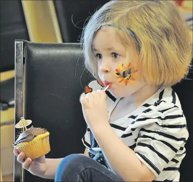  ?? ASHLEY THOMPSON ?? Three-year-old Kelcey Weir of Kingston could hardly decide which sweet treat to taste test first.