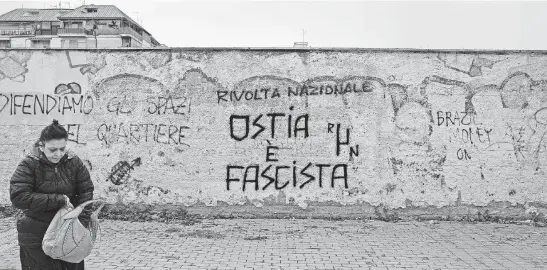  ?? Contrasto / LaPresse ?? Lido Suburra La Colonia Vittorio Emanuele; sotto, la palestra degli Spada vicino piazza Gasparri