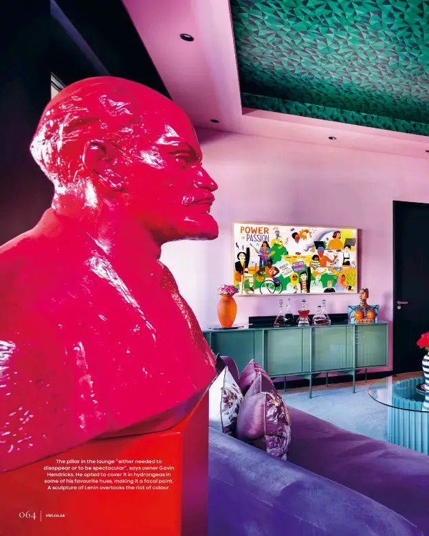  ??  ?? The pillar in the lounge “either needed to disappear or to be spectacula­r”, says owner Gavin Hendricks. He opted to cover it in hydrangeas in some of his favourite hues, making it a focal point.
A sculpture of Lenin overlooks the riot of colour.