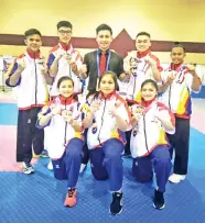  ??  ?? The UMS taekwondo squad with coach Raymond Toh.