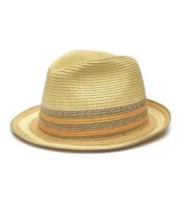  ??  ?? PAUL SMITH Straw hat / € 150