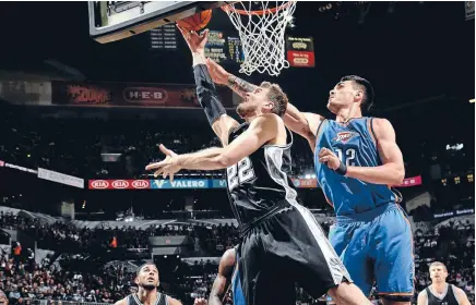  ?? Photo: GETTY IMAGES ?? Tower of strength: Oklahoma City’s Steven Adams defends against San Antonio’s Tiago Splitter during yesterday’s Christmas Day game.