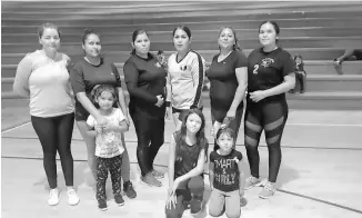  ?? FOTO: CORTESÍA ?? LAS PANTERAS obtuvieron su primer triunfo en la novel temporada del voleibol municipal femenil./