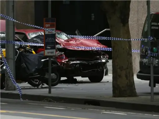  ?? (Edgar Su/Reuters) ?? The wreckage of a car is seen off Bourke Street mall in central Melbourne