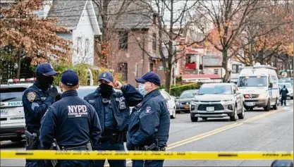  ?? David Dee Delgado / New York Times ?? Masked New York City police officers at the scene of a 2020 shooting in the Bronx. The Police Department appears to have one of the lowest vaccinatio­n rates among city agencies.