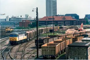  ??  ?? RIGHT: The only Class 56 to receive Railfreigh­t
Petroleum emblems, 56036 is seen propelling its rake of ARC box wagons into Woking
Yard for unloading in August 1989. The rake is made up of a number of PTAs, along with several of the similar PXA
boxes from the PR27000-016 series
built by Procor in 1986/87, the latter being discernibl­e by their lack
of tapering bodyside ribs. (Simon Bendall
Collection)