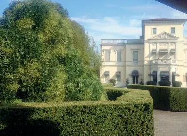  ??  ?? Gioiello La villa sulla collina di Monte Berico di proprietà della famiglia Folco, in causa per le azioni Bpvi non vendute